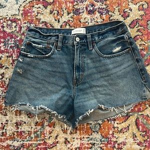 NWOT A&F Mid Rise Boyfriend Short
